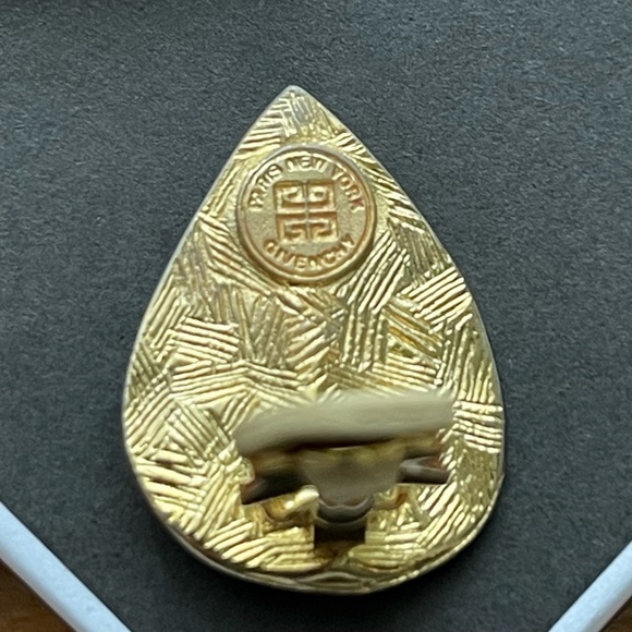 Vintage Givenchy Gold Plated Leaf Clip on Earrings. - Picture 6 of 10
